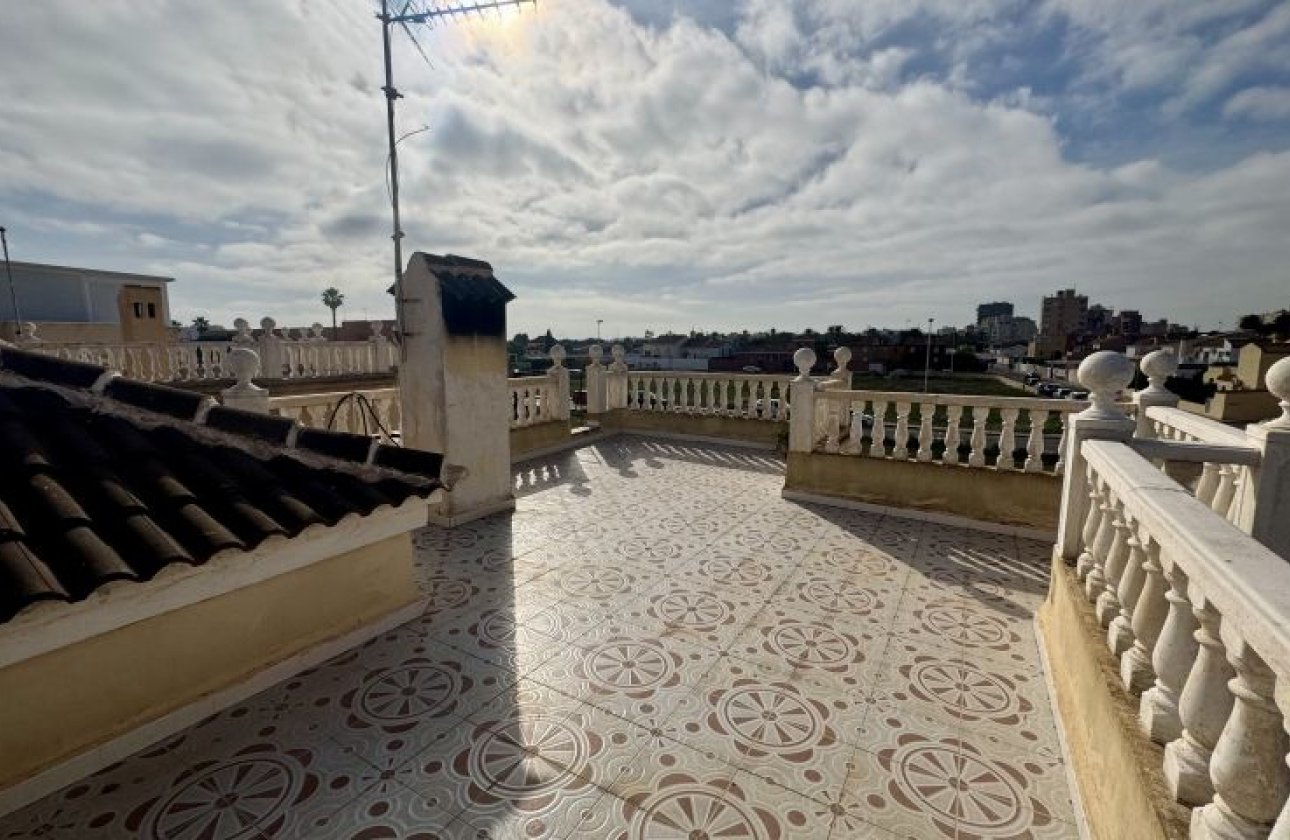 Resale - Villa - Torrevieja