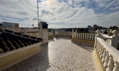 Resale - Villa - Torrevieja