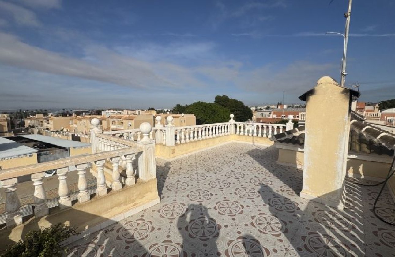 Resale - Villa - Torrevieja