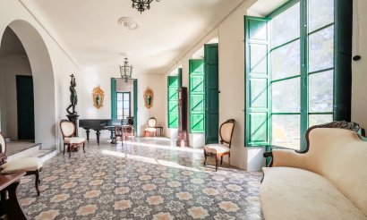 Resale - Villa - Alicante - Center