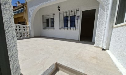 Resale - Townhouse - La Marina - La Marina - Urbanization