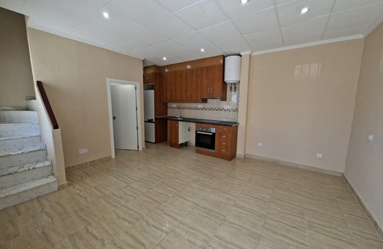 Resale - Townhouse - La Marina - La Marina - Urbanization