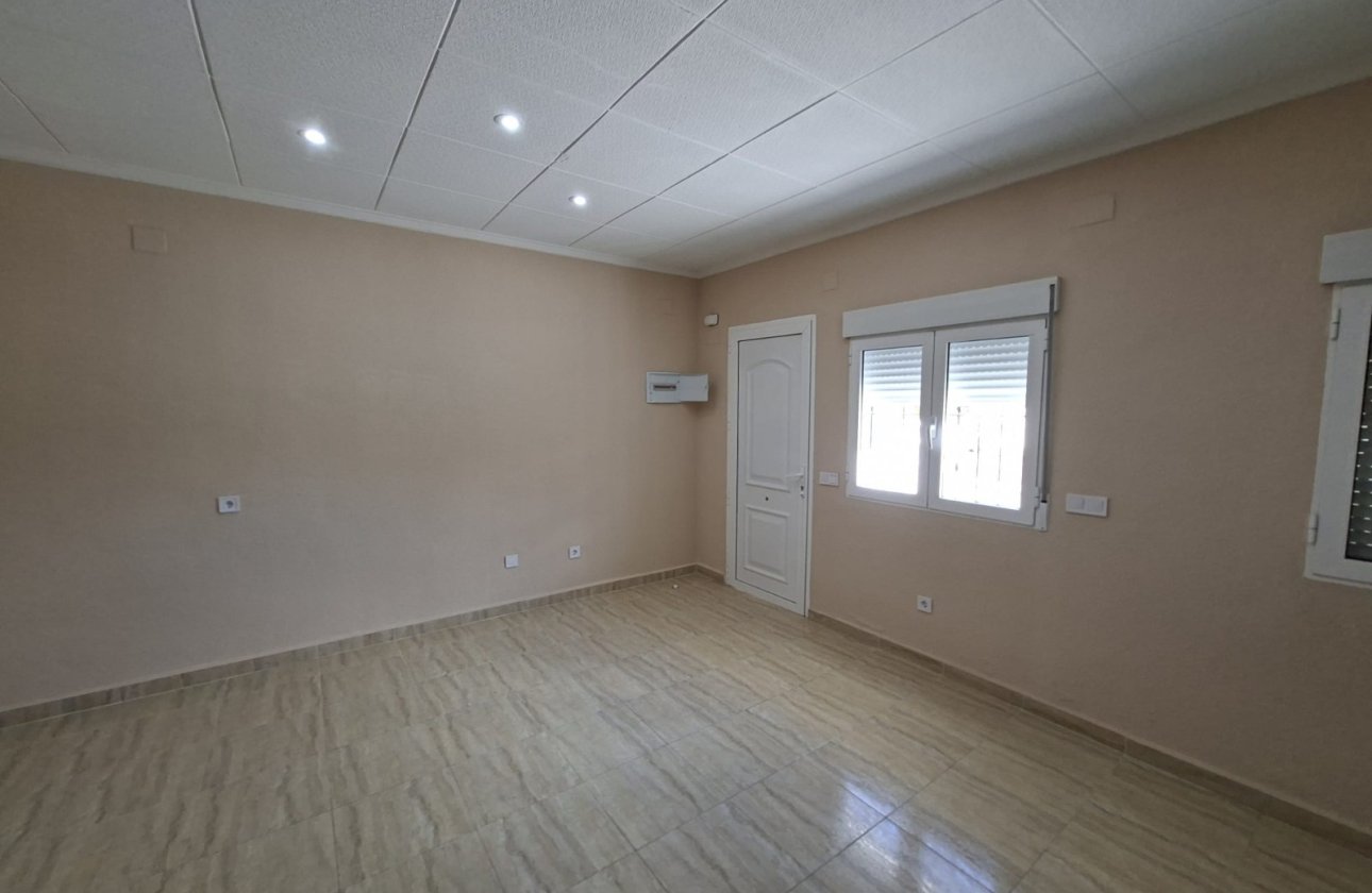 Resale - Townhouse - La Marina - La Marina - Urbanization