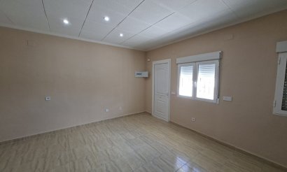 Resale - Townhouse - La Marina - La Marina - Urbanization