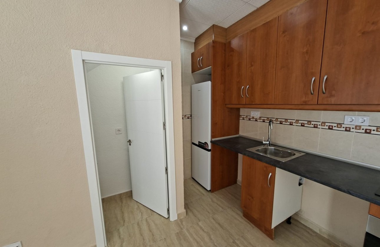 Resale - Townhouse - La Marina - La Marina - Urbanization