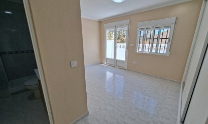 Resale - Townhouse - La Marina - La Marina - Urbanization
