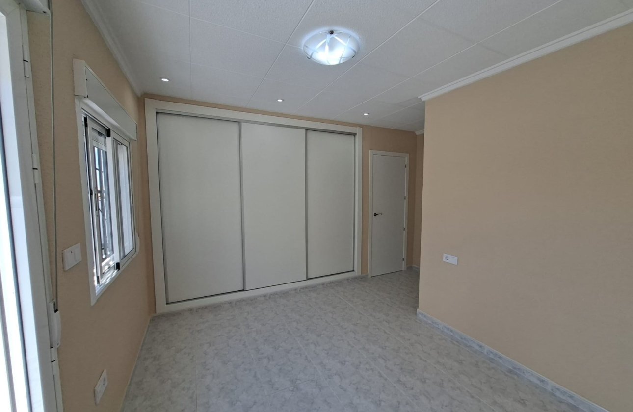 Resale - Townhouse - La Marina - La Marina - Urbanization