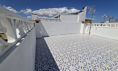 Resale - Townhouse - La Marina - La Marina - Urbanization