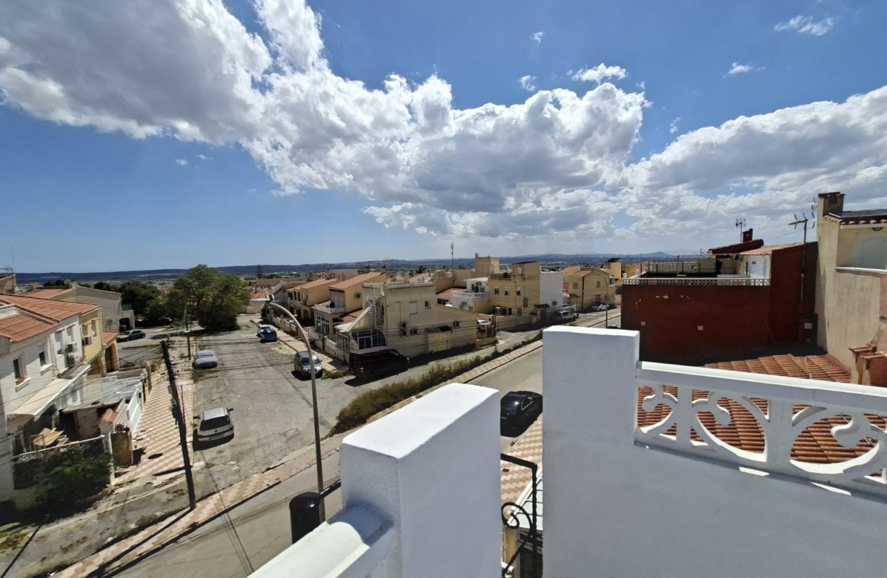 Resale - Townhouse - La Marina - La Marina - Urbanization