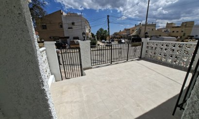 Resale - Townhouse - La Marina - La Marina - Urbanization