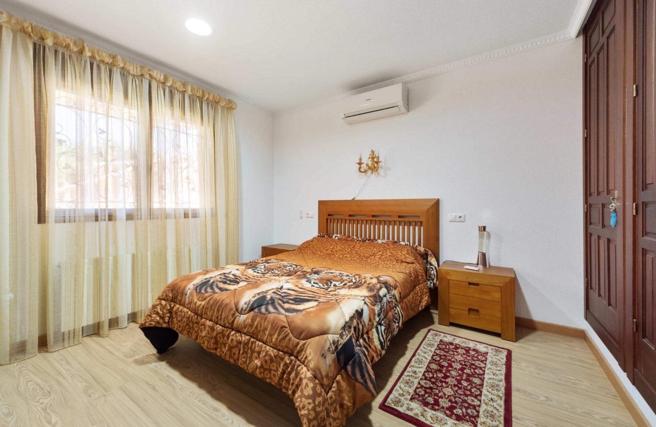 Resale - Villa - Orihuela Costa - Campoamor