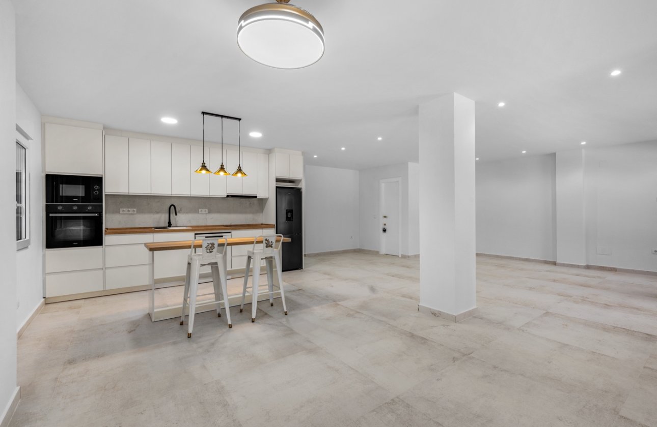 Resale - Apartment / flat - Torrevieja - Playa del Acequión