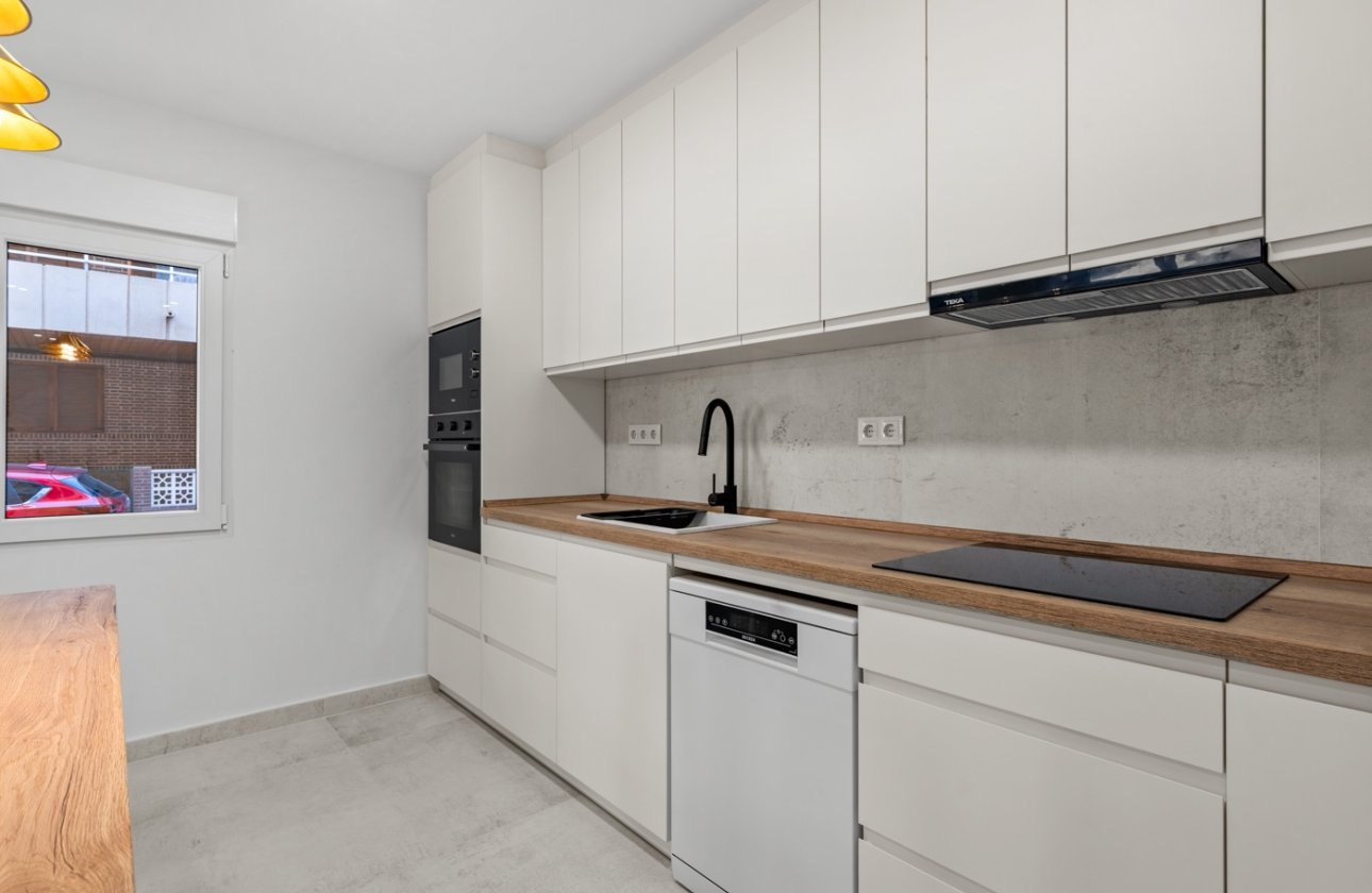 Resale - Apartment / flat - Torrevieja - Playa del Acequión