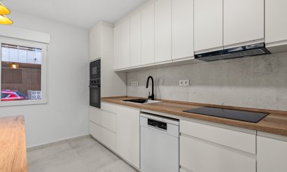 Resale - Apartment / flat - Torrevieja - Playa del Acequión