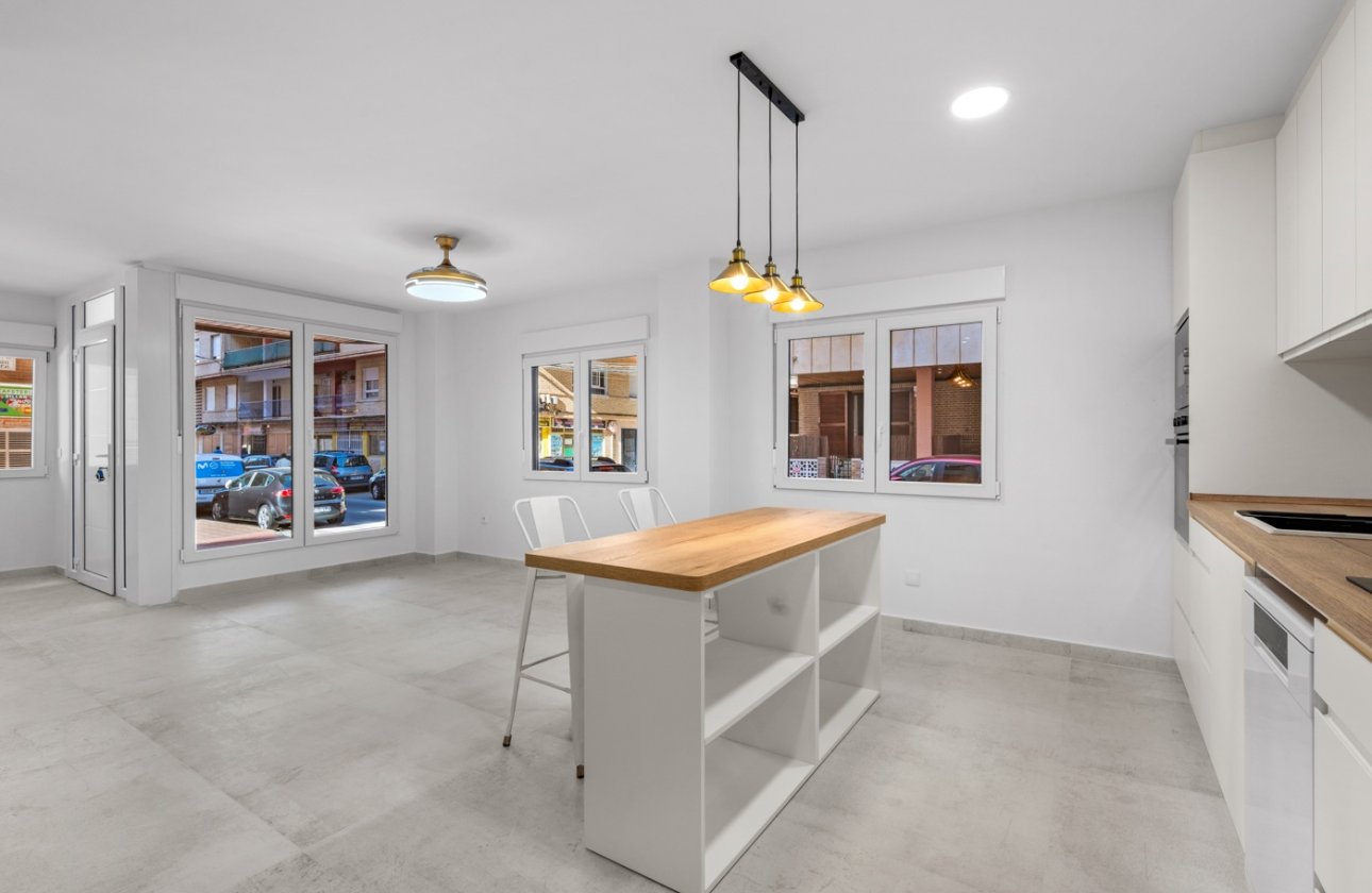Resale - Apartment / flat - Torrevieja - Playa del Acequión