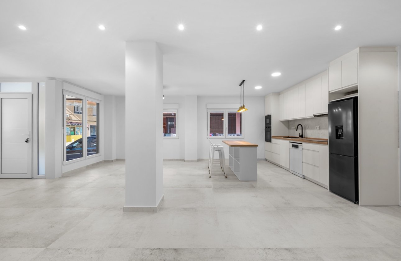 Resale - Apartment / flat - Torrevieja - Playa del Acequión