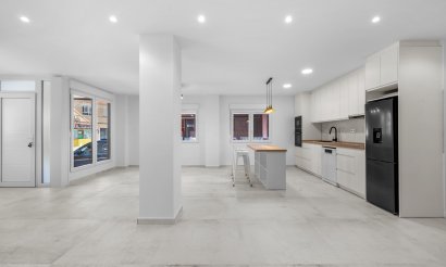 Resale - Apartment / flat - Torrevieja - Playa del Acequión