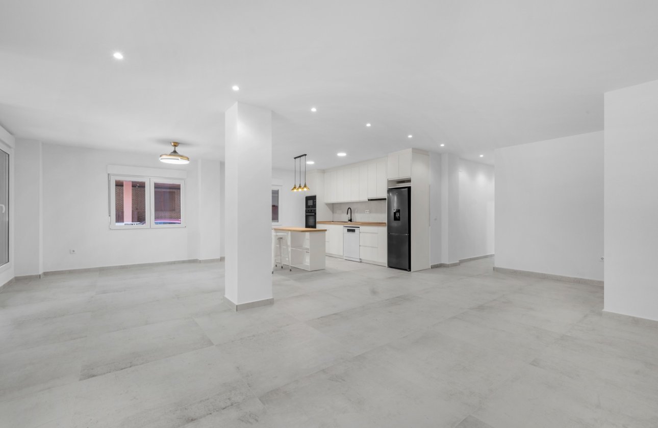 Resale - Apartment / flat - Torrevieja - Playa del Acequión