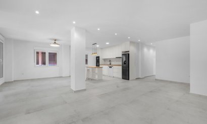 Resale - Apartment / flat - Torrevieja - Playa del Acequión