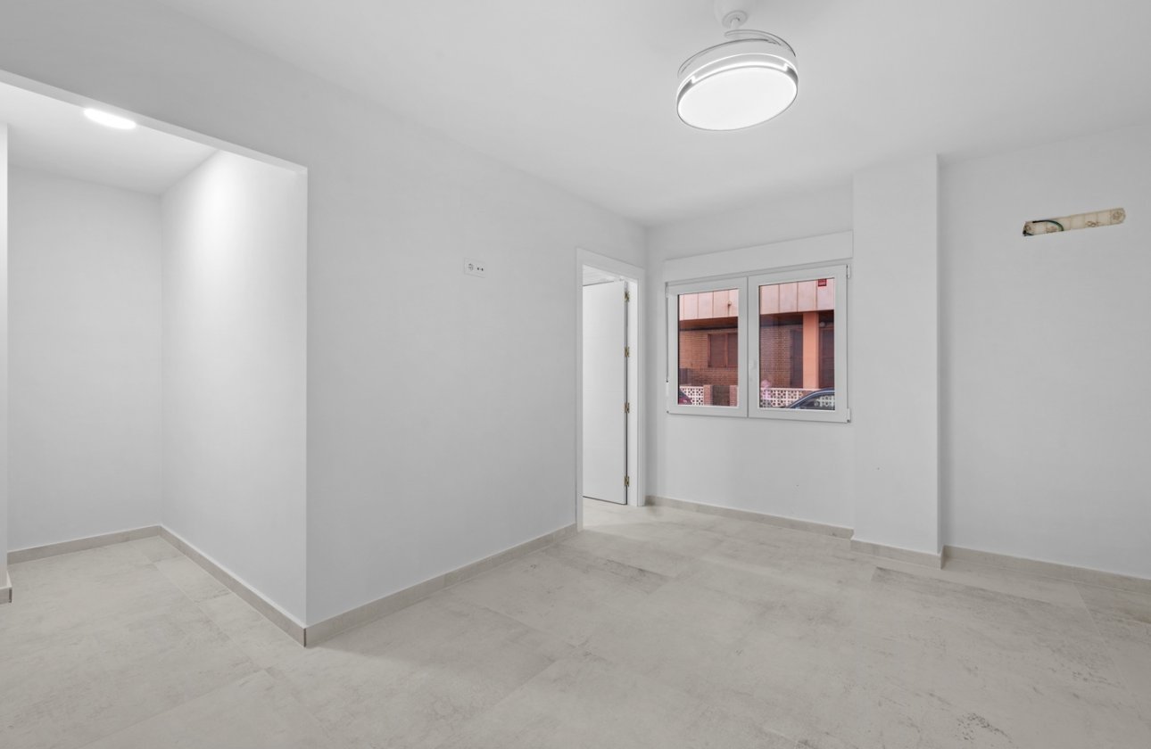 Resale - Apartment / flat - Torrevieja - Playa del Acequión