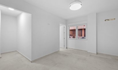 Resale - Apartment / flat - Torrevieja - Playa del Acequión