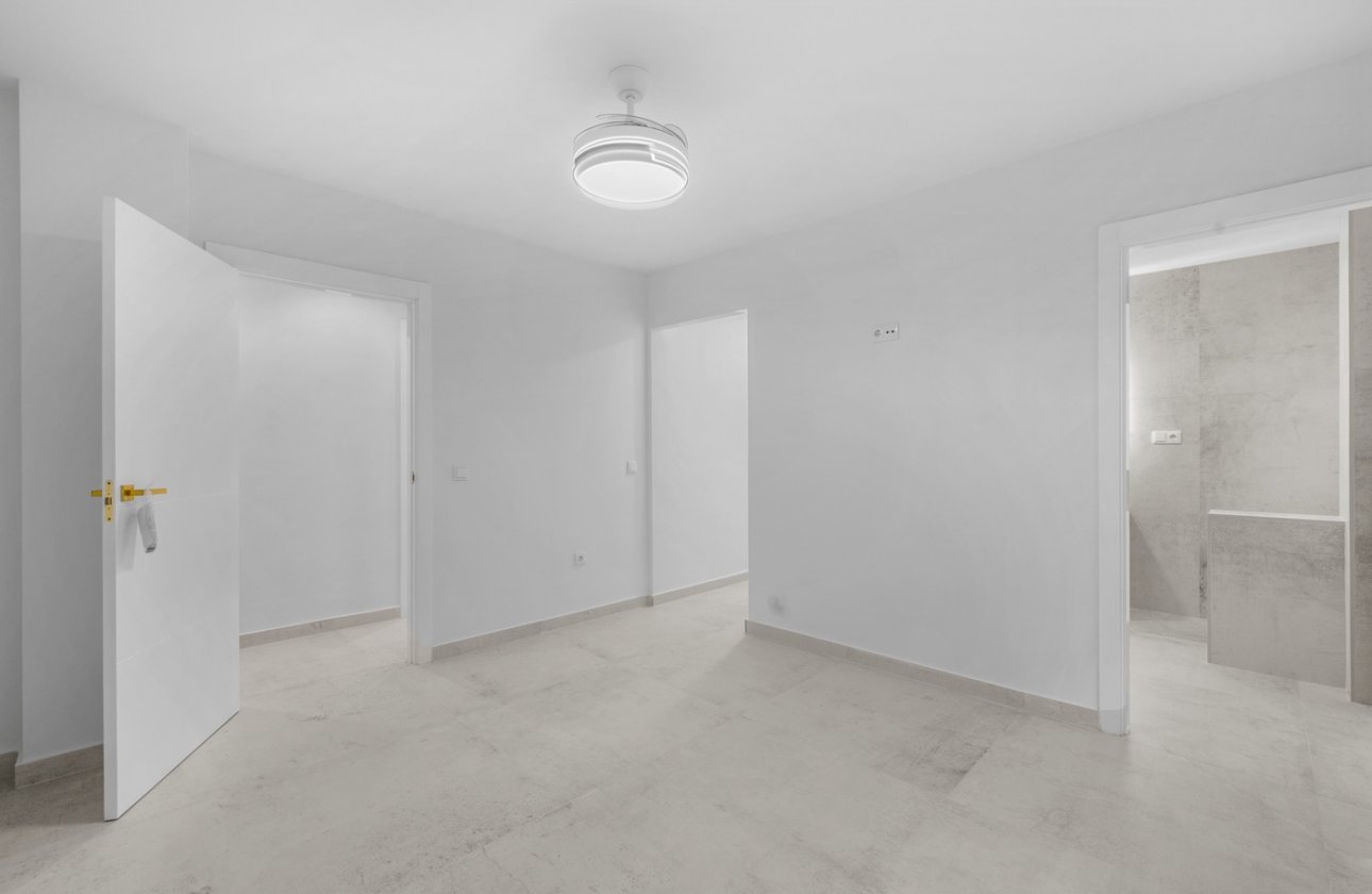 Resale - Apartment / flat - Torrevieja - Playa del Acequión