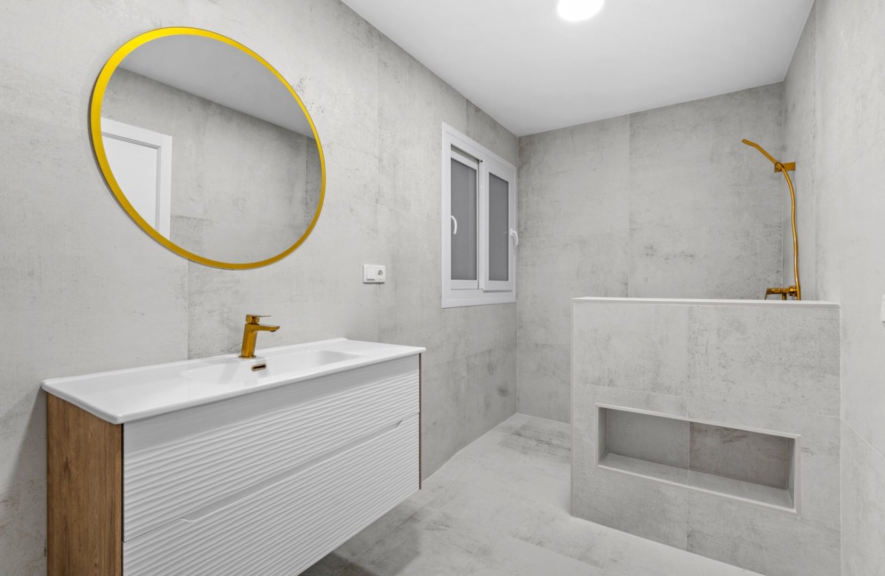Resale - Apartment / flat - Torrevieja - Playa del Acequión