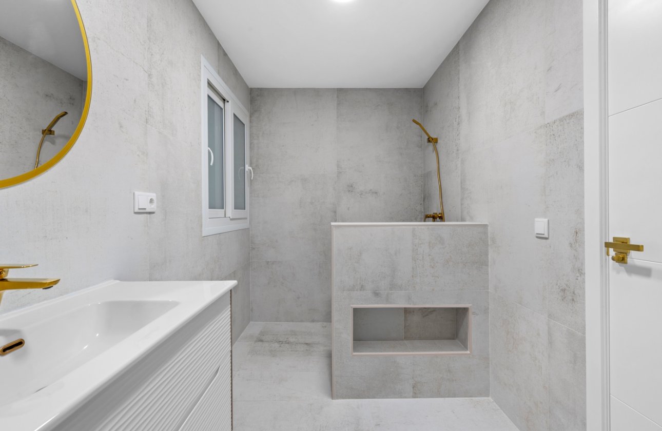 Resale - Apartment / flat - Torrevieja - Playa del Acequión