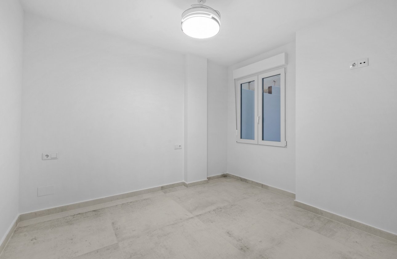 Resale - Apartment / flat - Torrevieja - Playa del Acequión