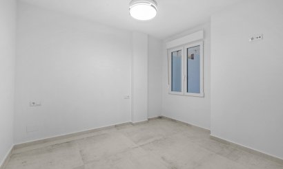 Resale - Apartment / flat - Torrevieja - Playa del Acequión