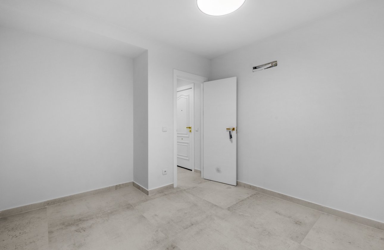 Resale - Apartment / flat - Torrevieja - Playa del Acequión