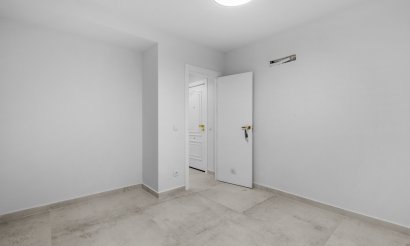 Resale - Apartment / flat - Torrevieja - Playa del Acequión