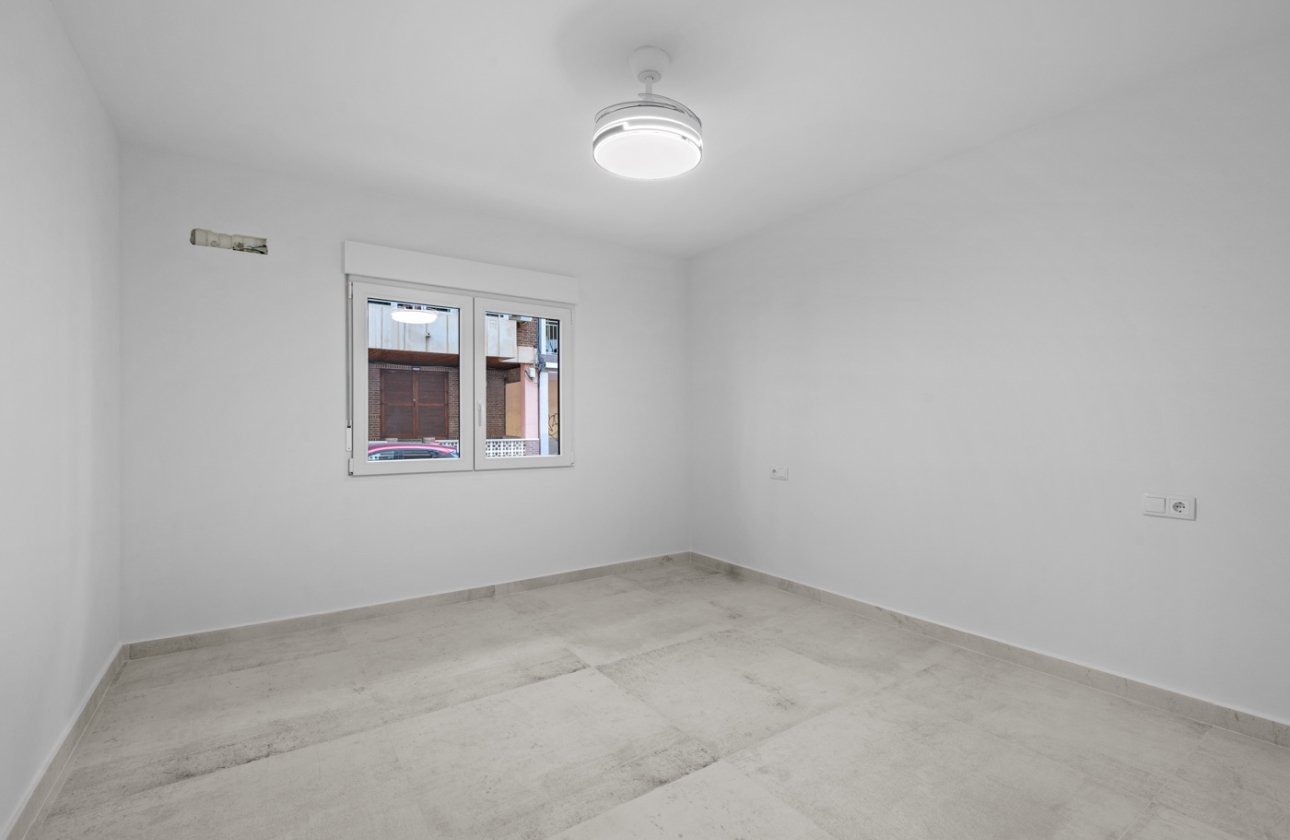 Resale - Apartment / flat - Torrevieja - Playa del Acequión