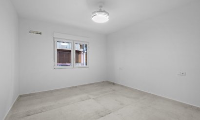 Resale - Apartment / flat - Torrevieja - Playa del Acequión