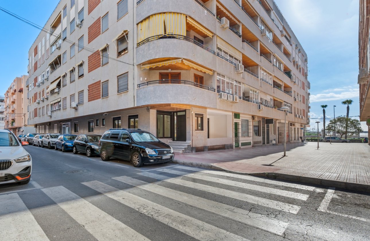Resale - Apartment / flat - Torrevieja - Playa del Acequión
