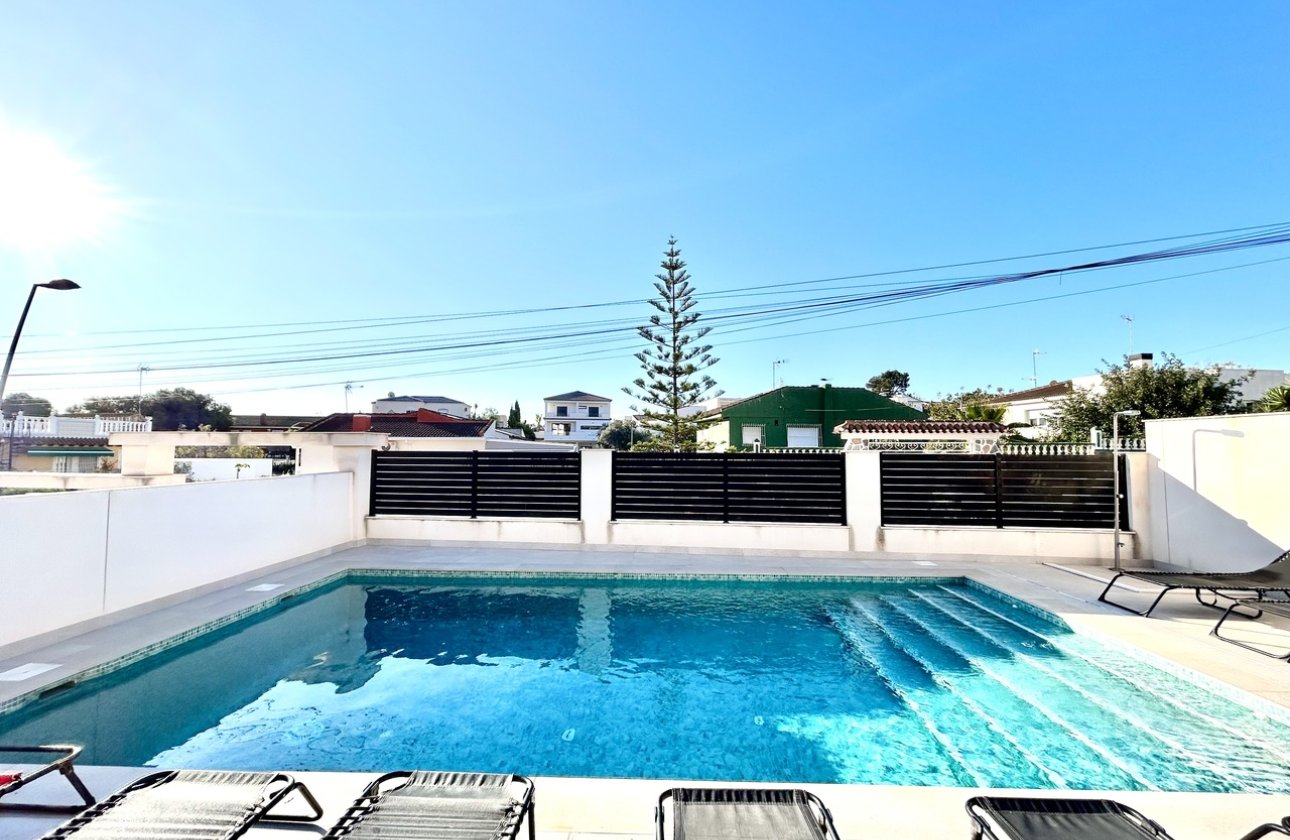 Resale - Villa - Los Balcones