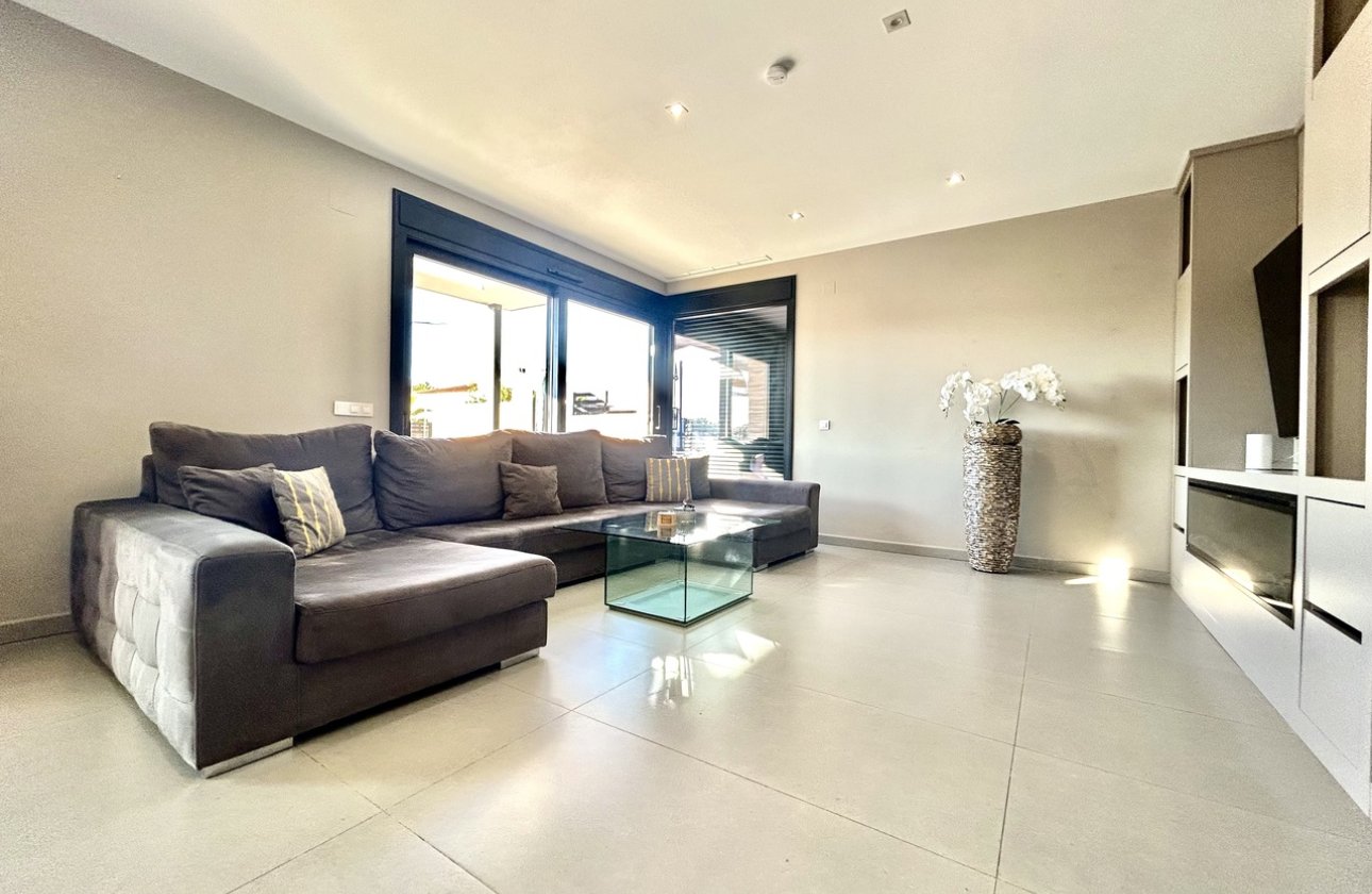 Resale - Villa - Los Balcones