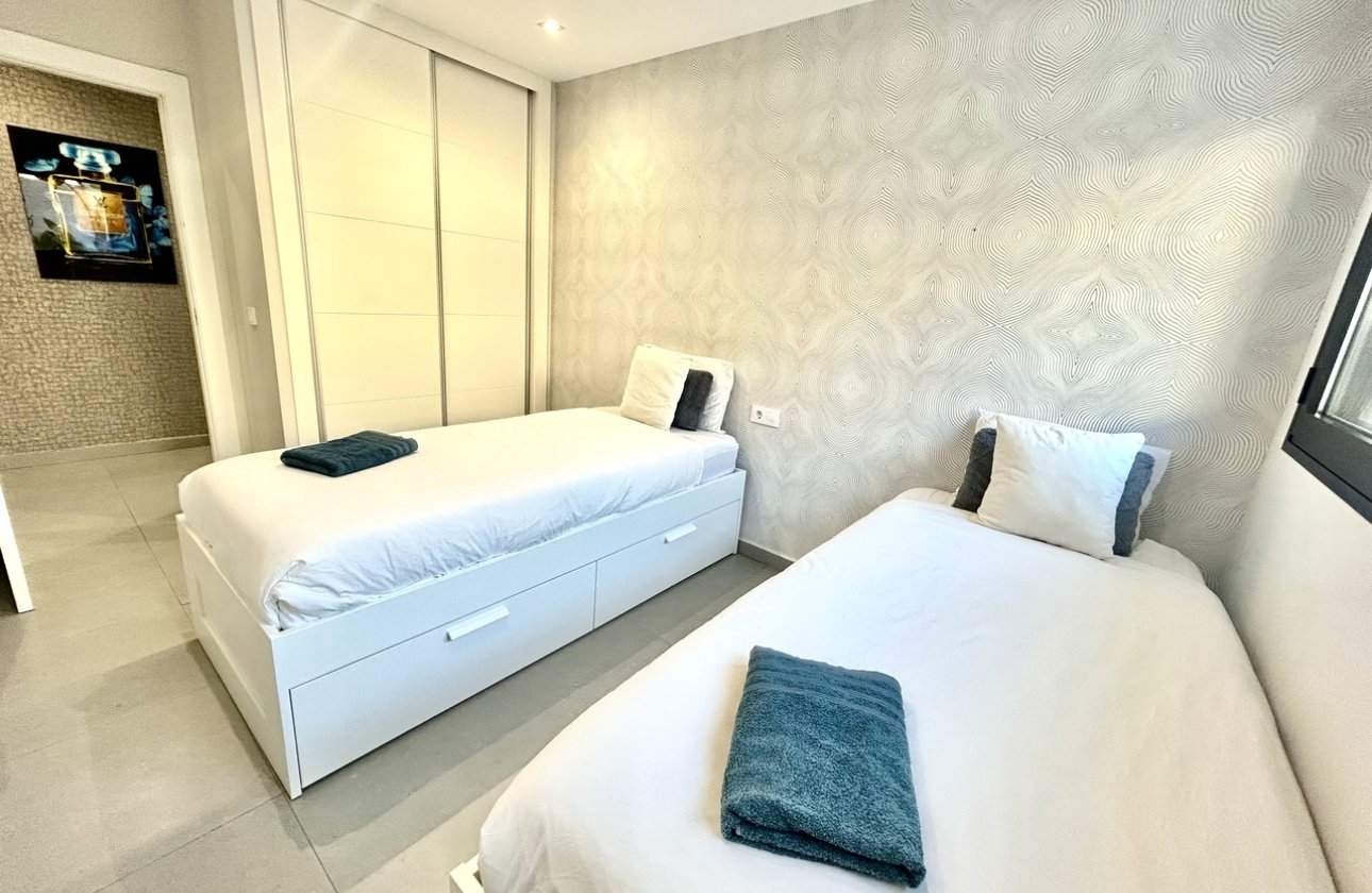 Resale - Villa - Los Balcones