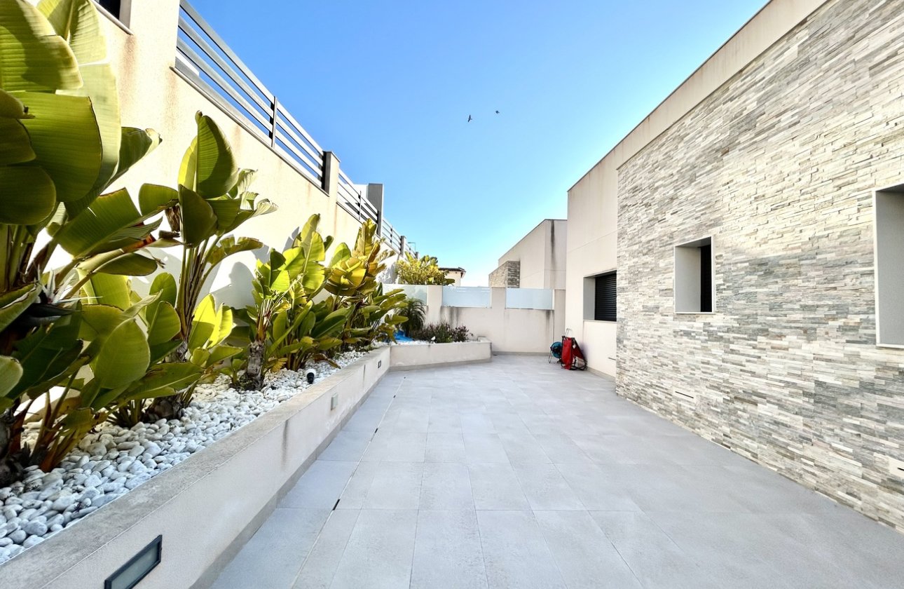 Resale - Villa - Los Balcones