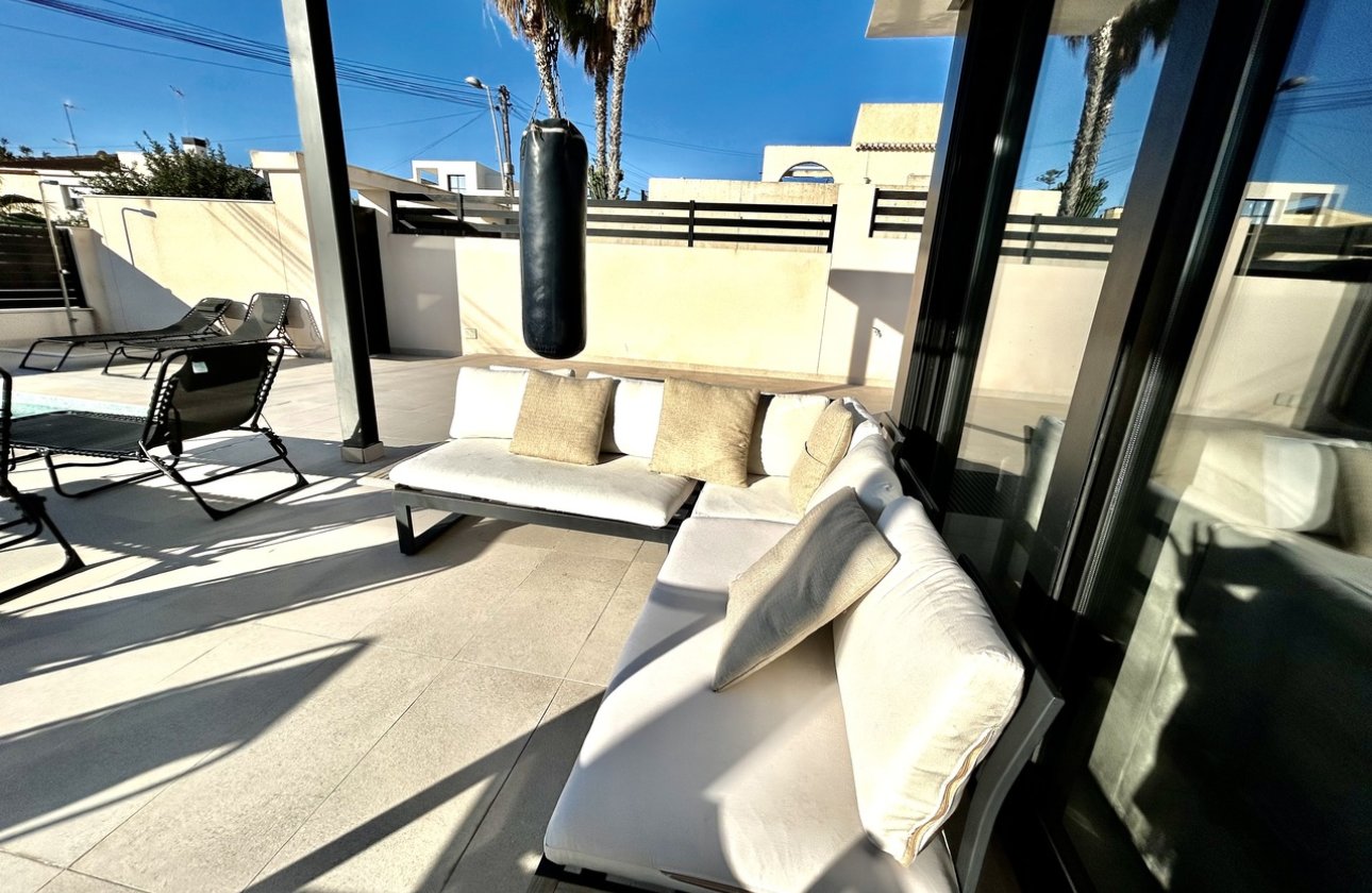 Resale - Villa - Los Balcones