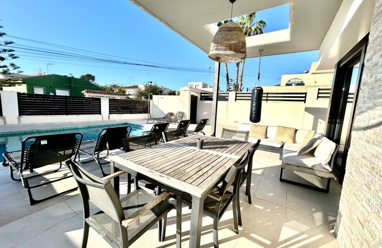Resale - Villa - Los Balcones