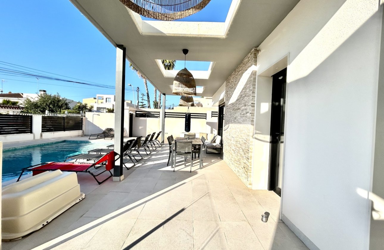 Resale - Villa - Los Balcones