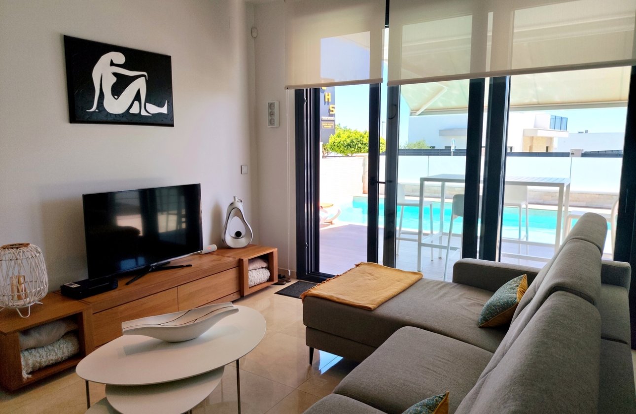 Resale - Villa - San Miguel de Salinas