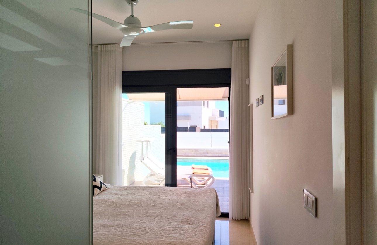 Resale - Villa - San Miguel de Salinas