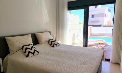 Resale - Villa - San Miguel de Salinas