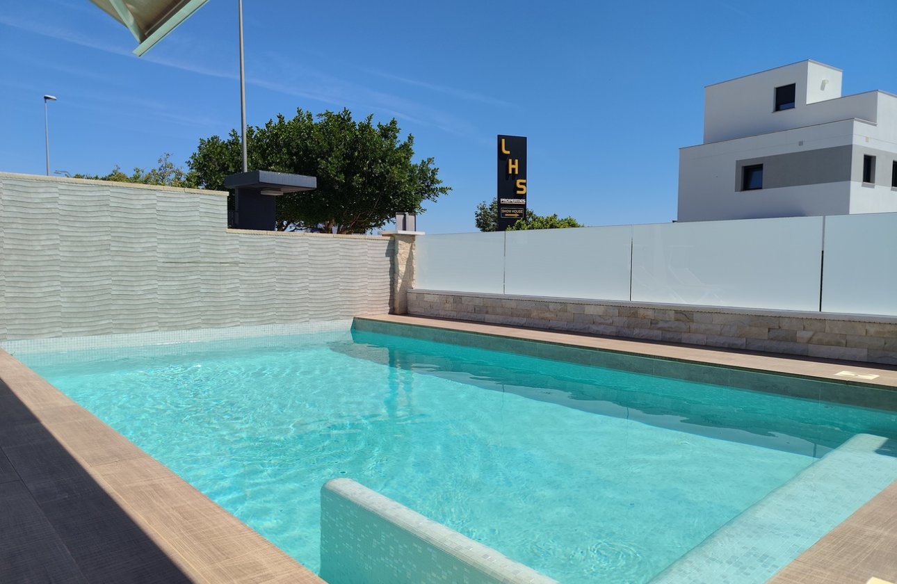 Resale - Villa - San Miguel de Salinas