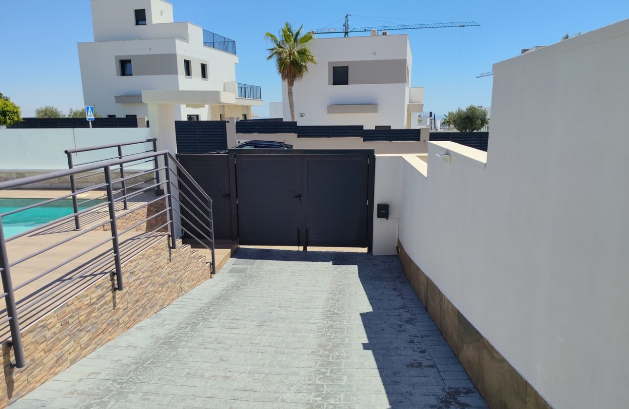 Resale - Villa - San Miguel de Salinas