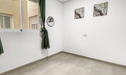 Resale - Apartment / flat - Torrevieja - El Acequión - Los Náufragos