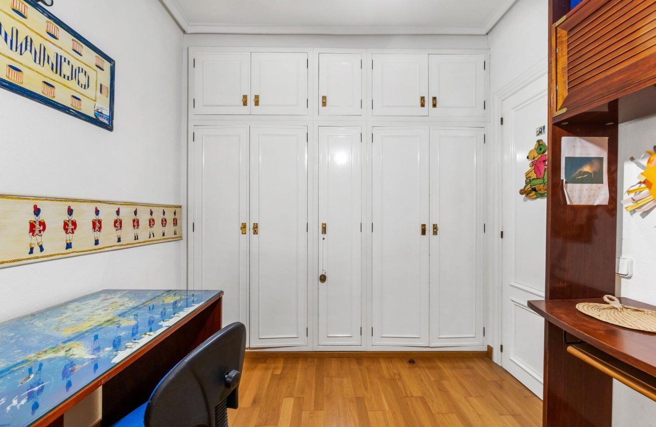 Resale - Apartment / flat - Torrevieja - Centro - Muelle Pesquero
