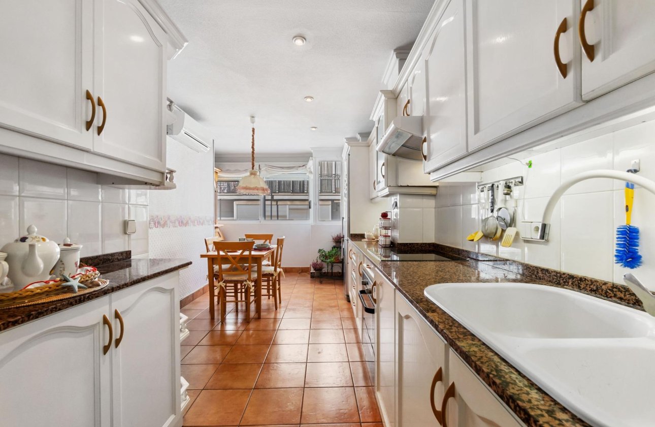 Resale - Apartment / flat - Torrevieja - Centro - Muelle Pesquero